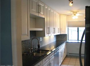 25 Hawthorn Ct, Cromwell, CT 06416