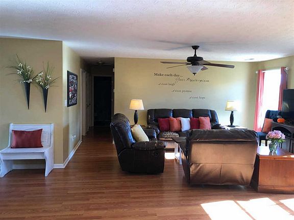 3rd image of 211 Wilmington Ct