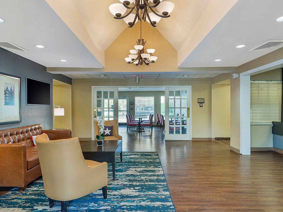 Lobby and Guest Check-in