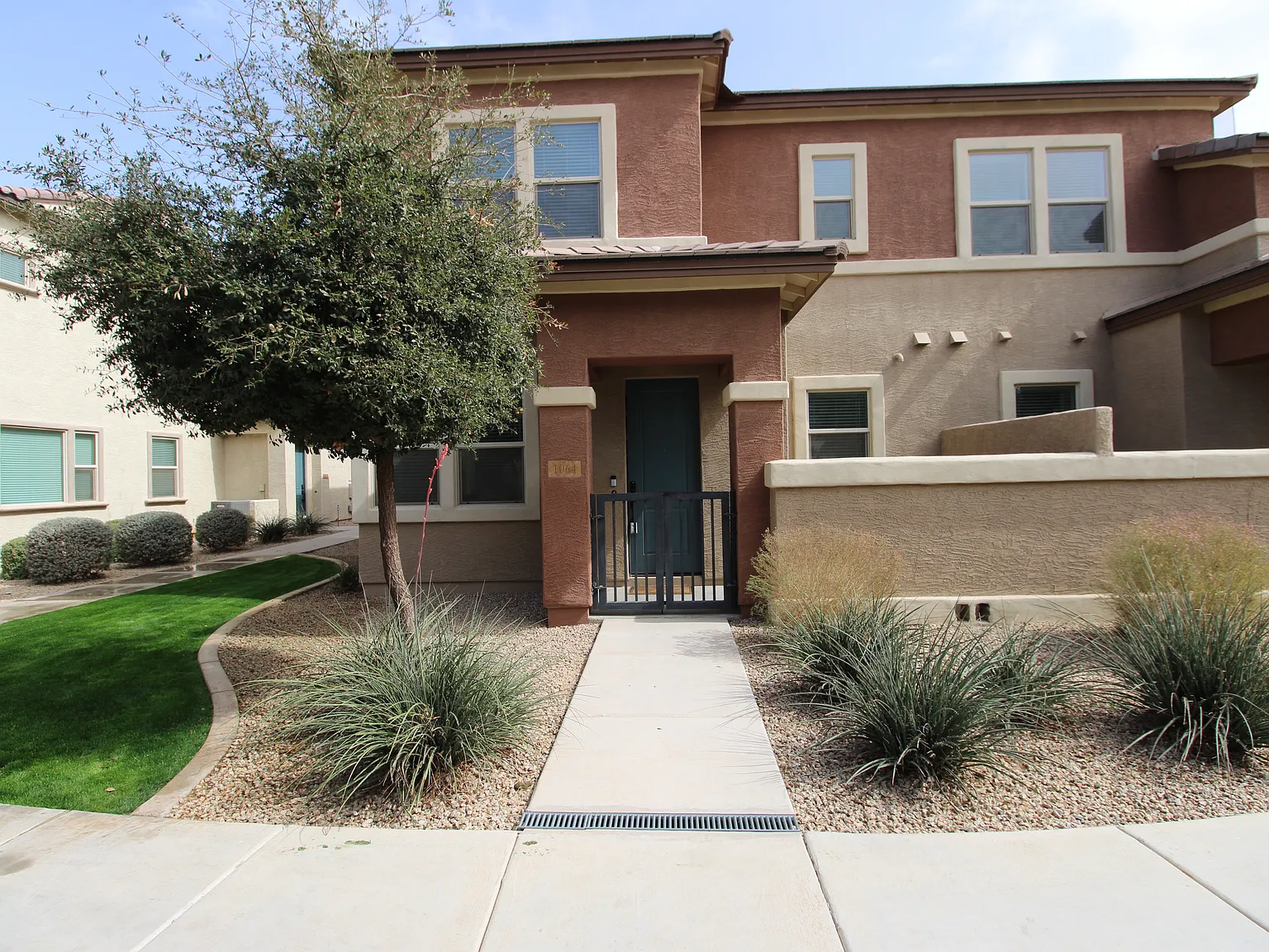3 bed, 1500 sqft, $2,250 — Photo 1