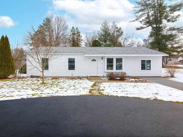 257 Brook Cir, Hanover, MA 02339