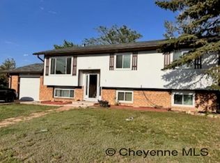 1013 Crest Park Dr, Cheyenne, WY 82001