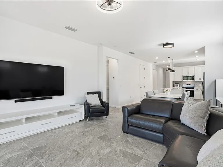 1645 Serena Ave — Photo 6