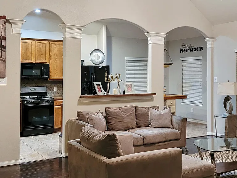 19230 Mustang Pointe Ln — Photo 2