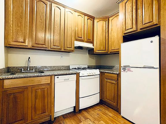 4th image of 455 W 44th St #2