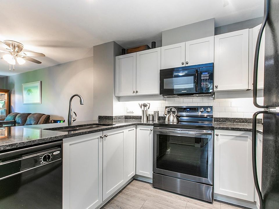 1st image of 625 Park Cres #203