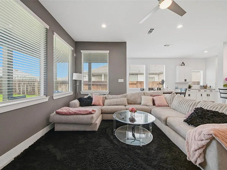 4512 Bartagrass Dr — Photo 9