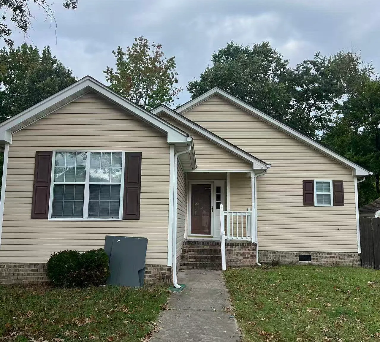 3 bed, 1333 sqft, $2,100 — Photo 1