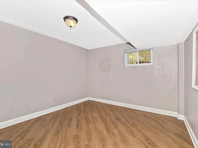674 College Pkwy — Photo 38