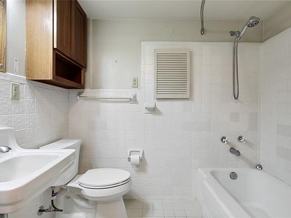 4th image of 1205 Saint Charles Ave APT 908