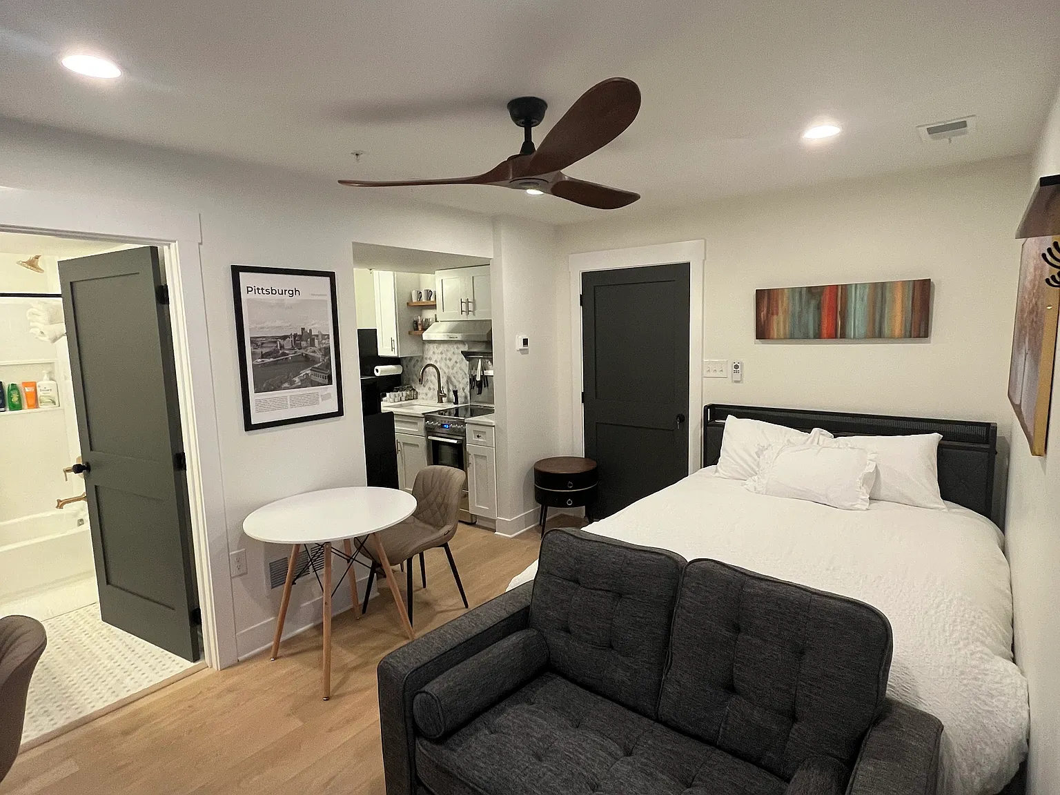 Studio, 600 sqft, $1,300 — Photo 1