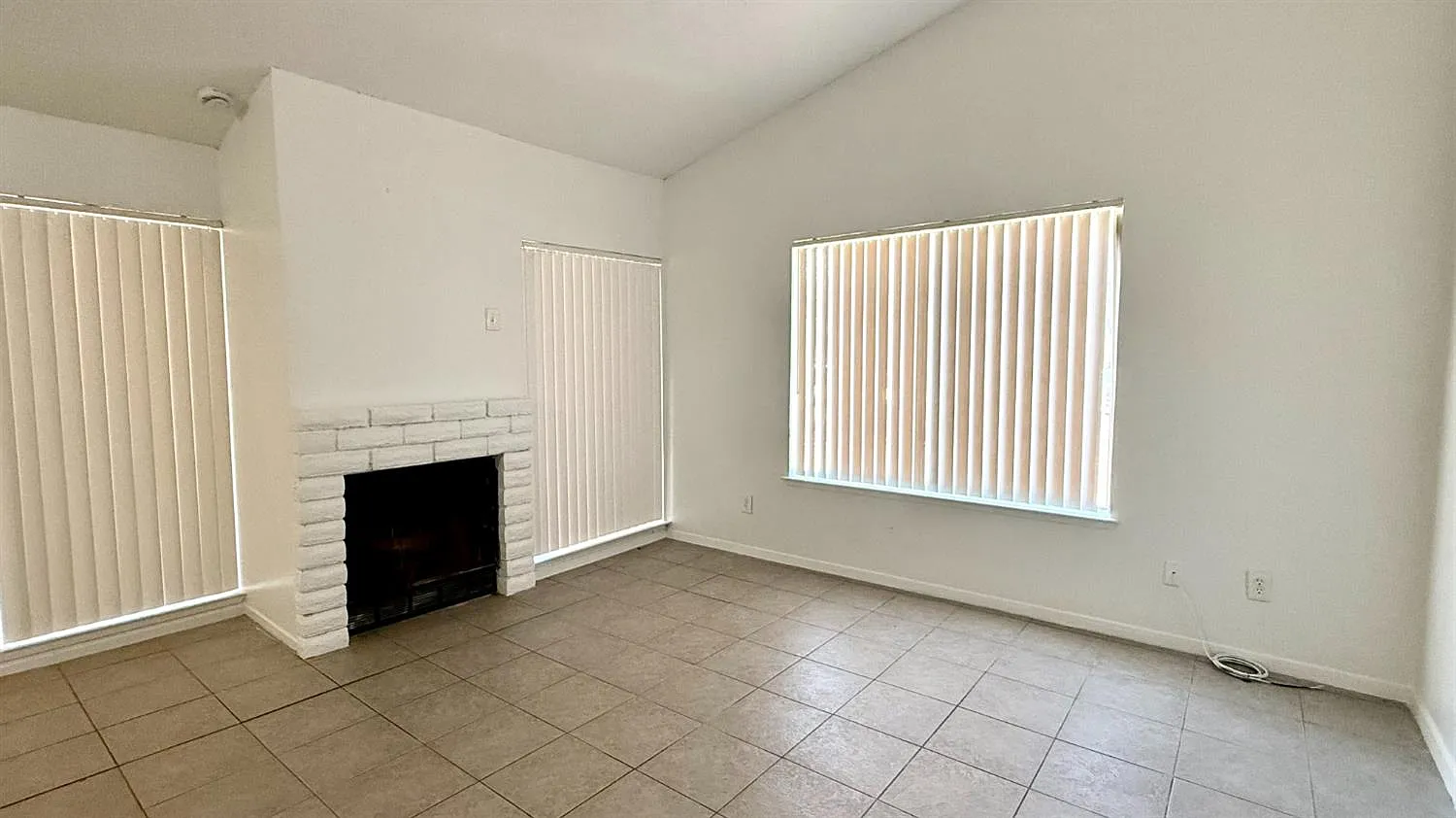 3 bed, 1166 sqft, $1,900 — Photo 4