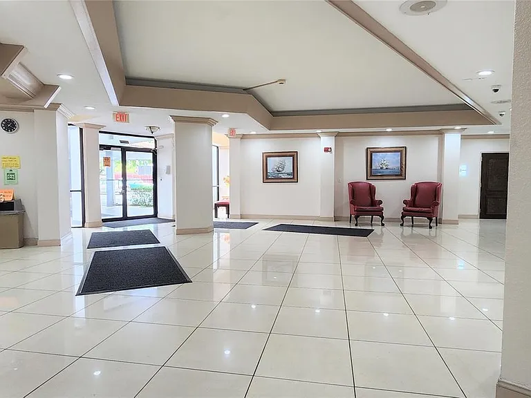1200 NE Miami Gardens Dr #1005W — Photo 32
