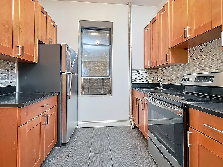 945 Saint Nicholas Ave #1D — Photo 4
