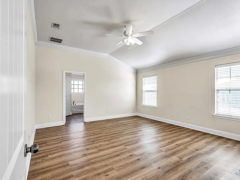 608 Memorial Ct — Photo 20