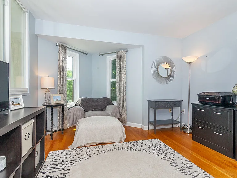 129 Governor Winthrop Rd — Photo 16
