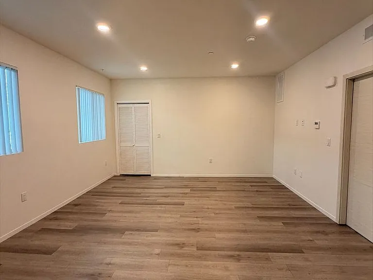 Bear Claw Apartments — Photo 8