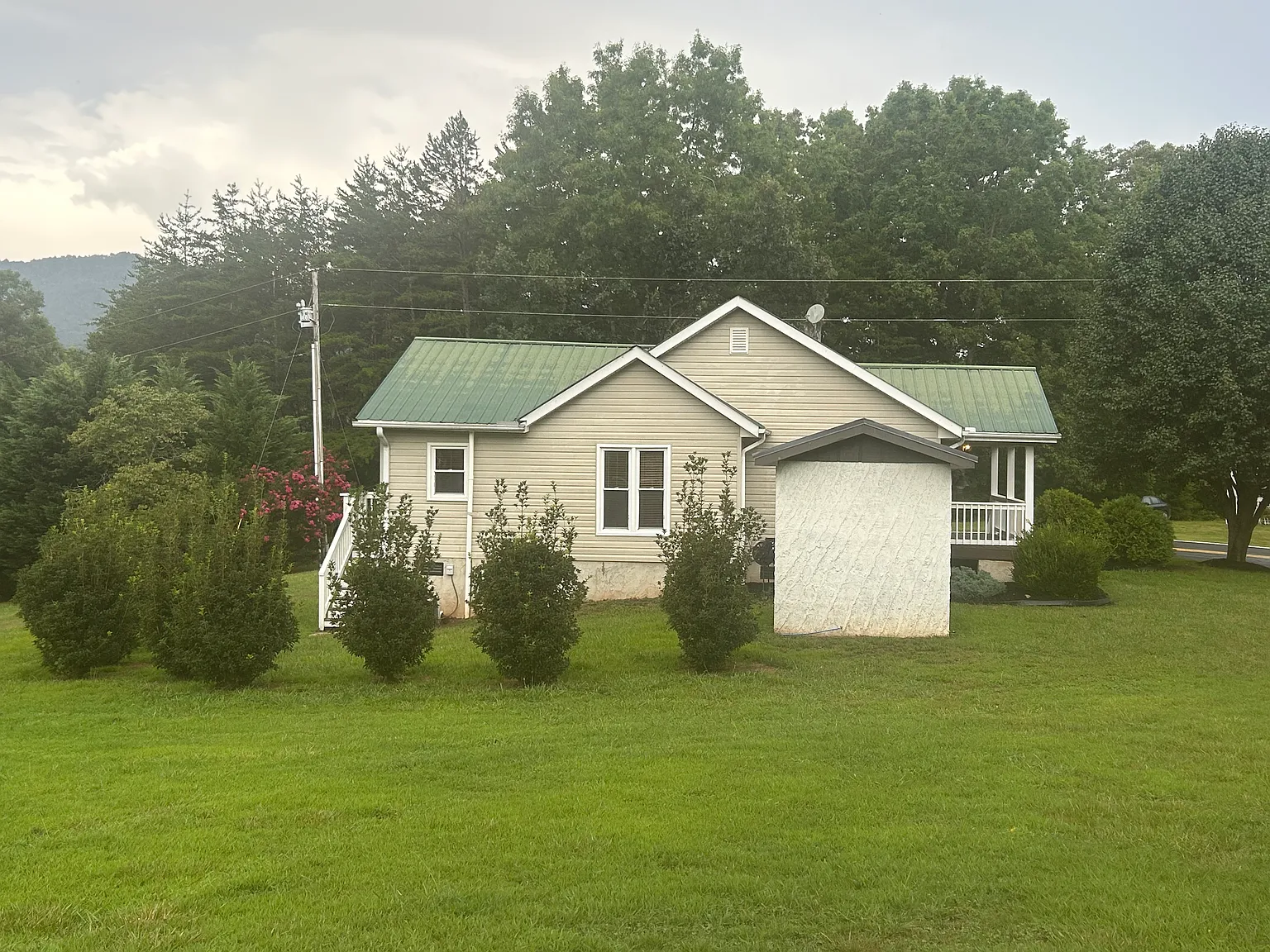 273 Howell Rd — Photo 4