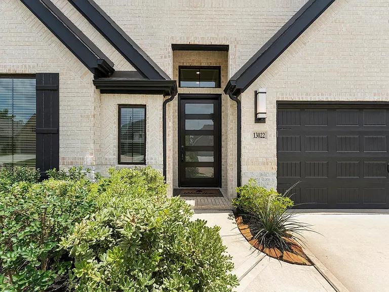 13022 Soaring Forest Dr — Photo 2
