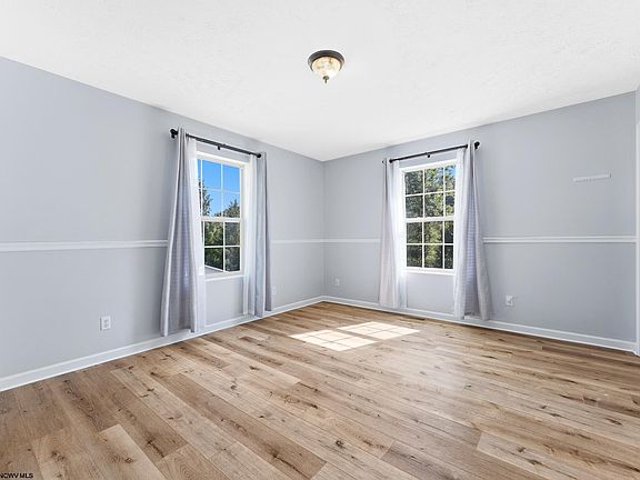 4th image of 158 Kerry Way
