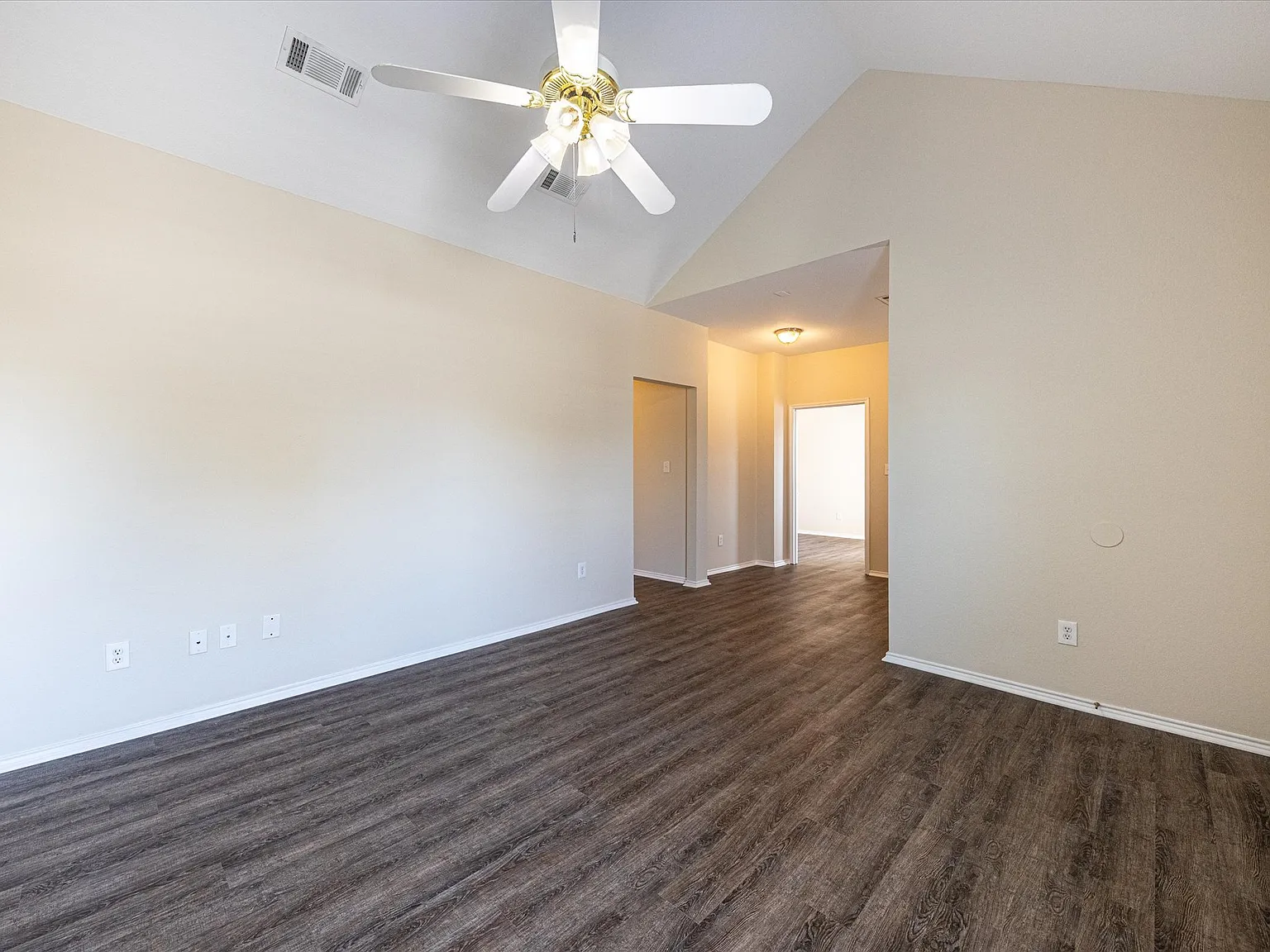 3 bed, 1062 sqft, $1,450 — Photo 3