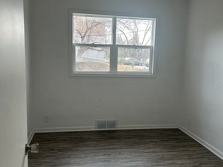 2303 Power Dr — Photo 7