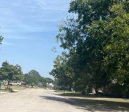 Exterior Neighborhood (street photo)