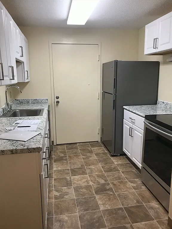 1 bed, 1.0 bath, 698 sqft, $2,100 — Photo 3