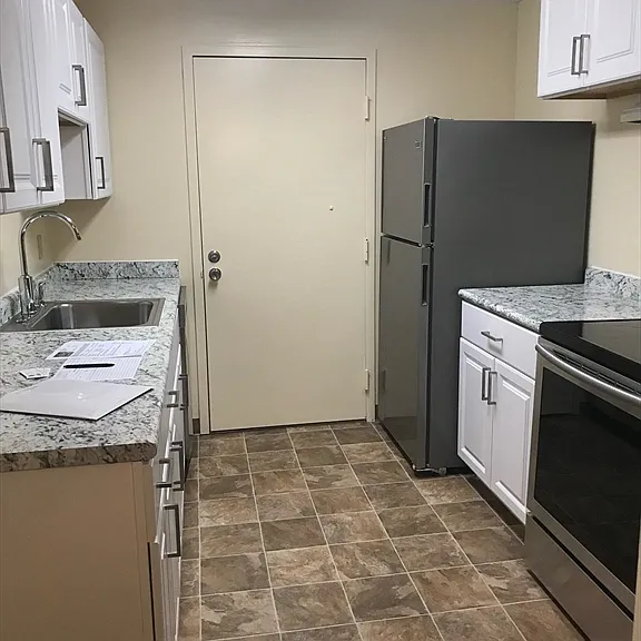 6 Post Oak Ln #8 — Photo 3
