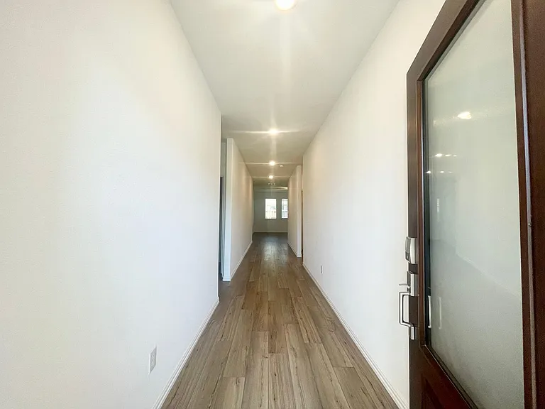 1118 Mahogany Ln — Photo 9