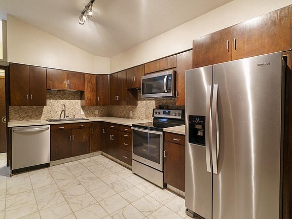 5th image of 424 Queens Ct