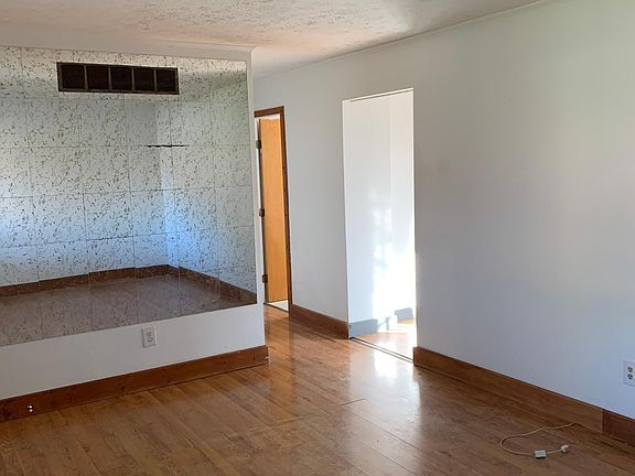3rd image of 4398 Skylark Dr