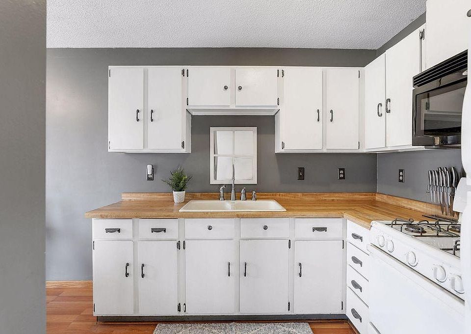 2nd image of 10657 Hummingbird St NW