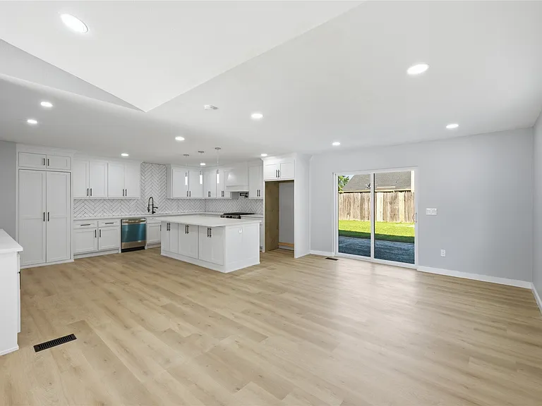 1906 N Eucalyptus Ct — Photo 9
