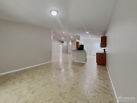 5th image of 25032 Hyde Park Blvd