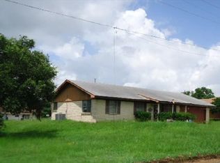 904 S Riley St, Hearne, TX 77859