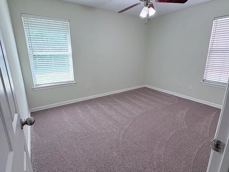4389 E Holiday Dr — Photo 11