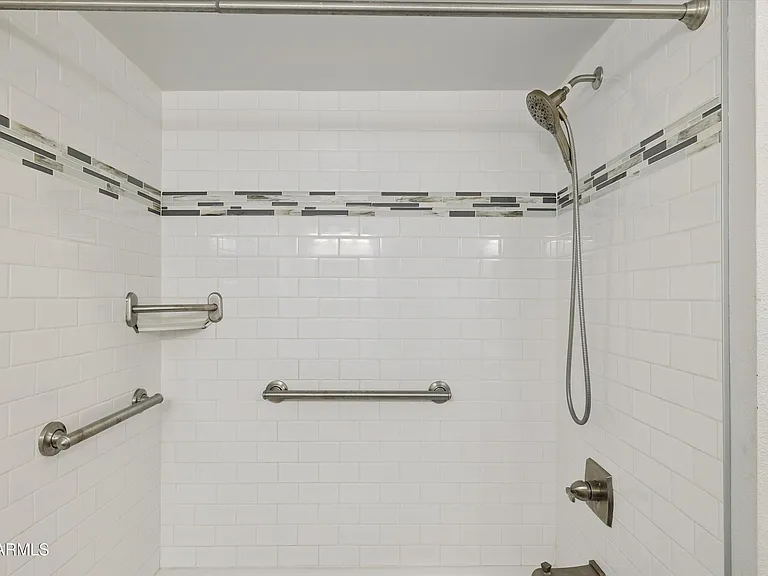 3526 E Sahuaro Dr — Photo 32