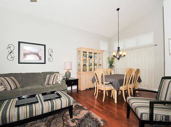 4th image of 875 Tallgrass Dr
