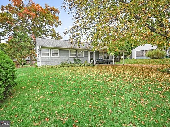 3rd image of 1923 Blue Ridge Dr