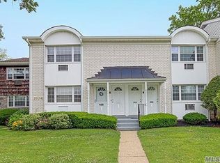 3115 Wilshire Ln, Oakdale, NY 11769
