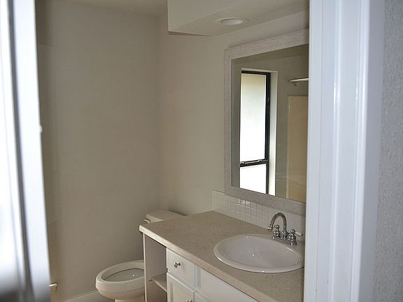 4th image of 126 Windsor Dr