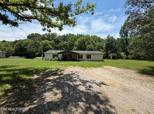 8302 Chauvin Ln, Corryton, TN 37721