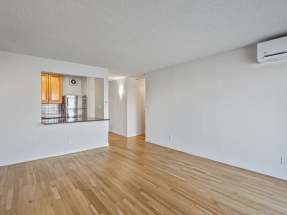 4th image of 25-40 Shore Blvd Unit 14R