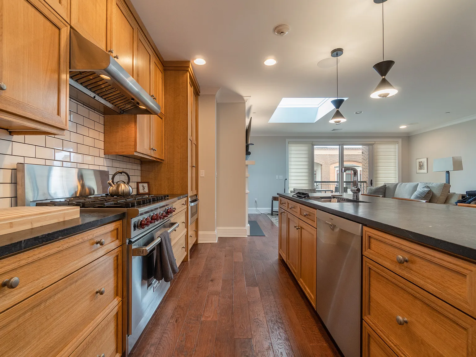 2 bed, 1890 sqft, $15,000 — Photo 3
