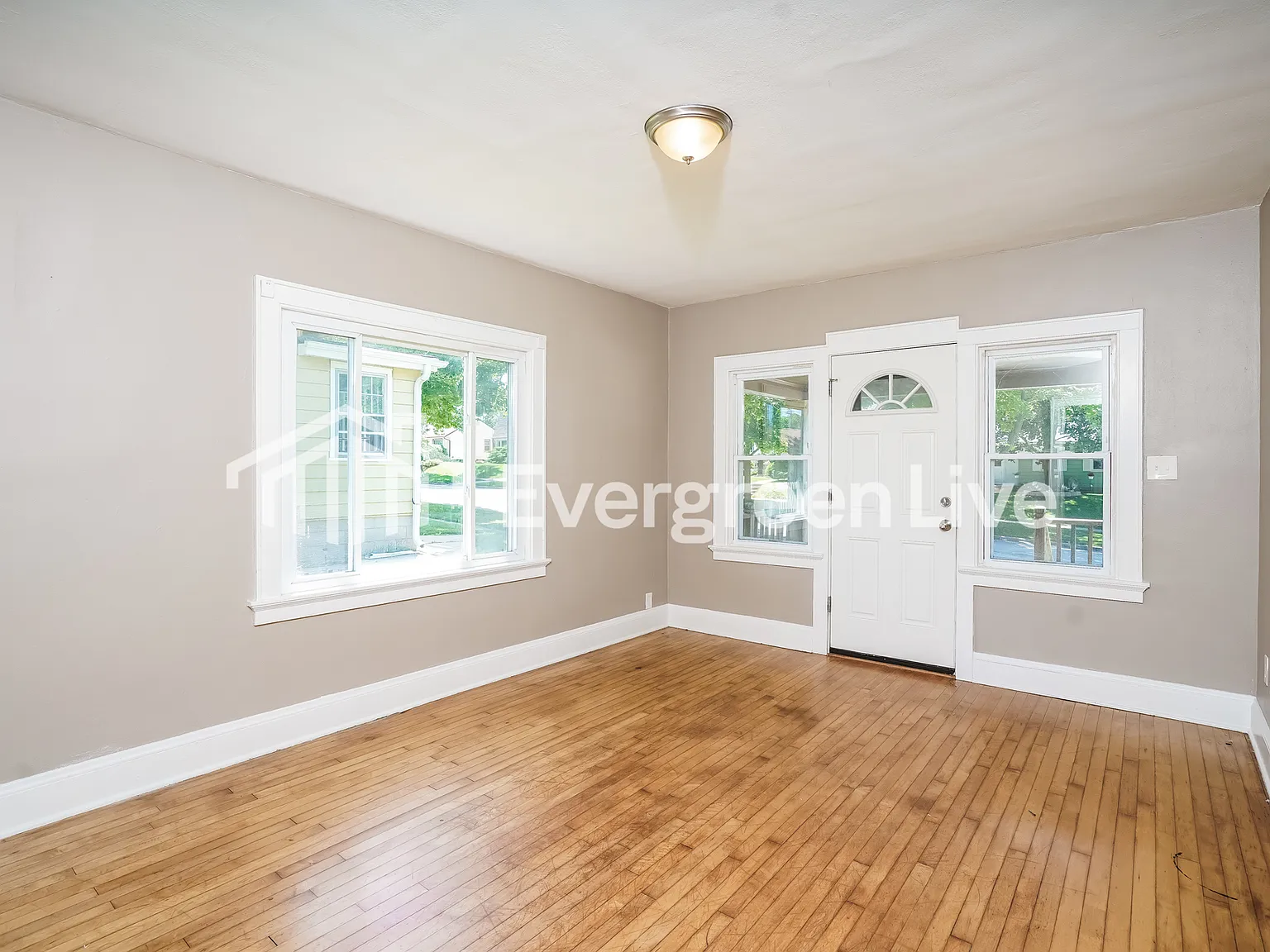 3 bed, 1.0 bath, 825 sqft, $1,495 — Photo 2