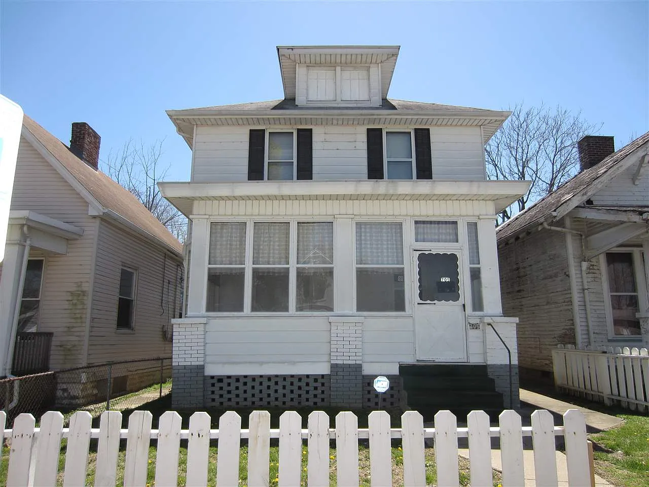 705 E Iowa St photo 1