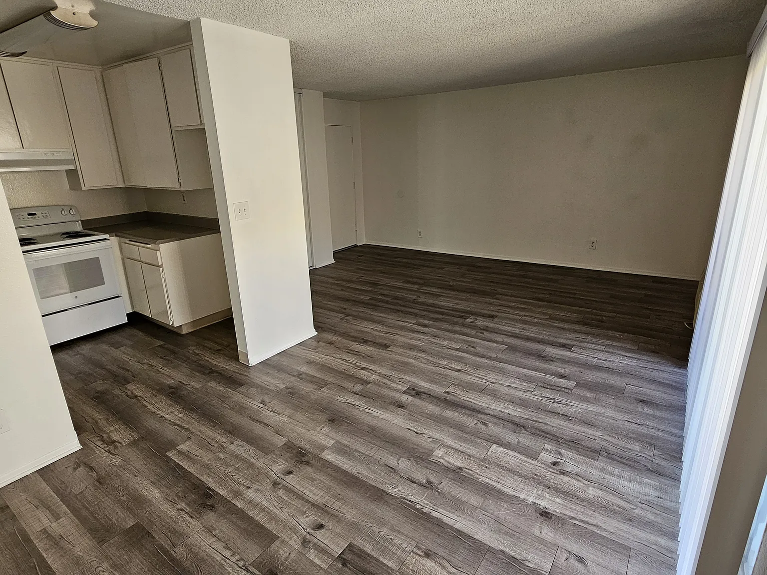 St Moritz Apartments — Photo 2
