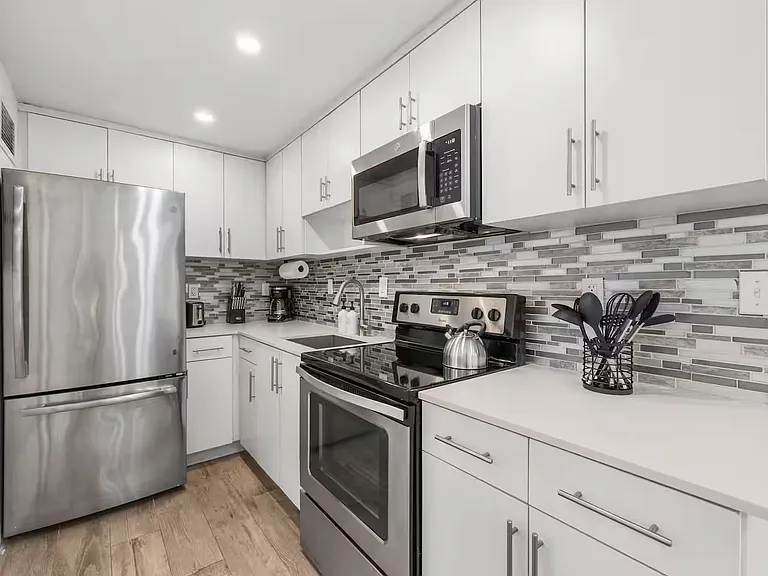 836 SW 4th Ave — Photo 24