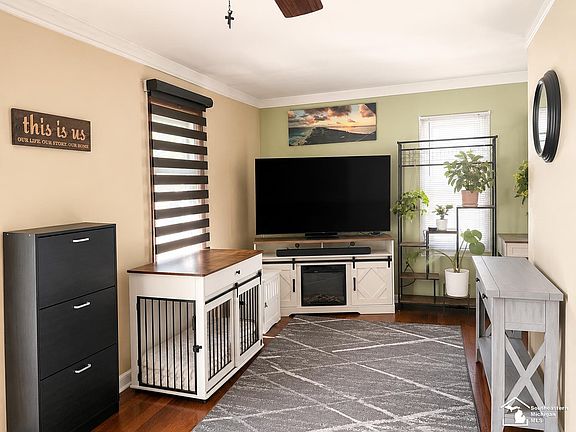 3rd image of 1099 Cora St